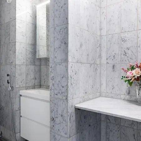 Appartamento 1br Downtown With Sauna & Balcony *
